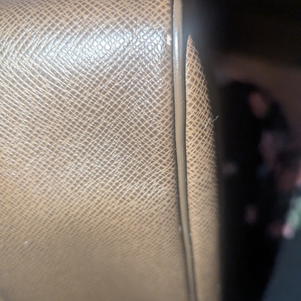 Authentic Yaranga Camera bag Louis Vuitton..Unisex - Picture 10 of 16